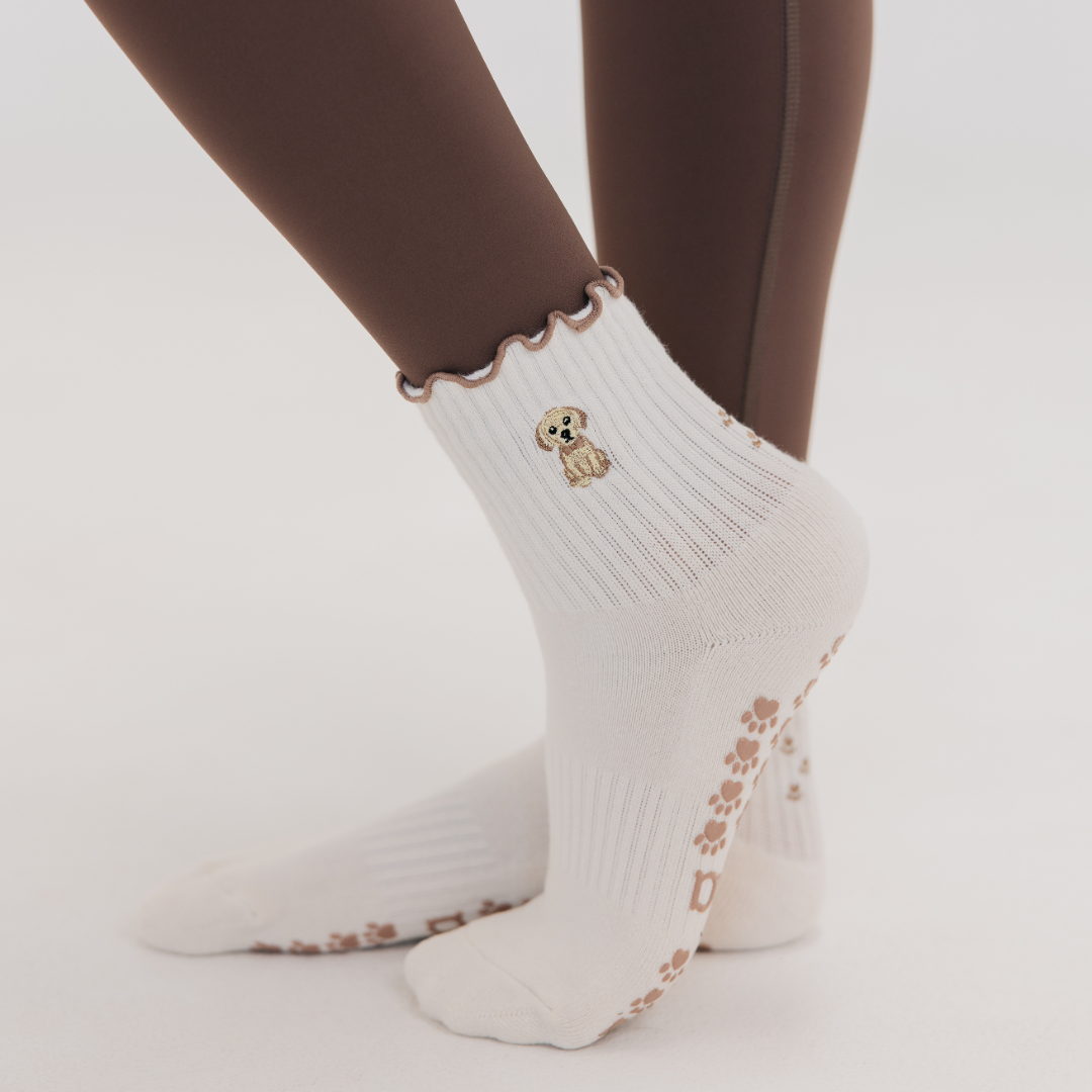 Golden Retriever Ruffle Pilates Socks Brown Paw Shaped Grips